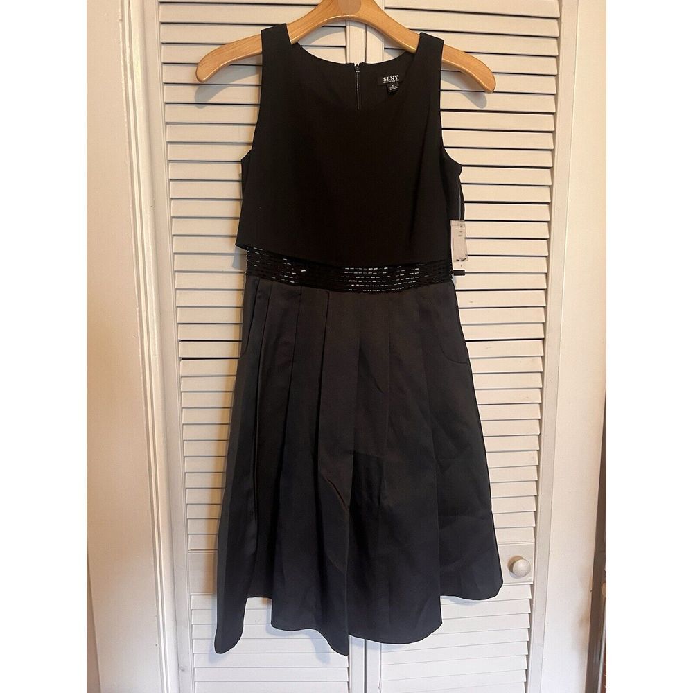 SLNY Women's Size 6 Dress NEW Fit & Flare Sleeveless Overlay Pleated‎ Pockets